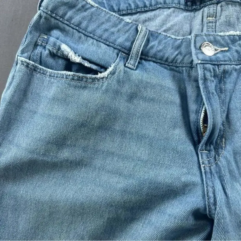 Hollister Low-Rise Medium Wash Baggy Jeans, size 10R, like new condition